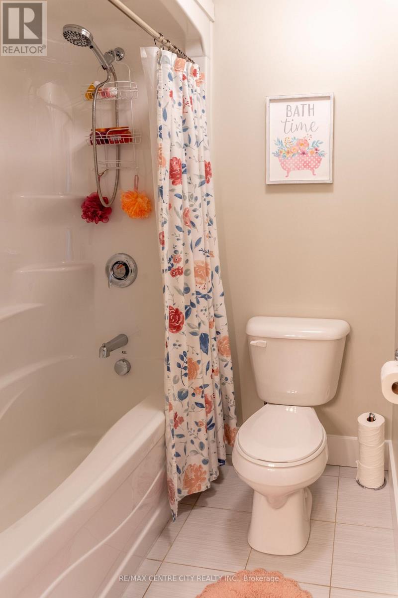 56 Caverhill Crescent, Middlesex Centre, Ontario  N0L 1R0 - Photo 35 - X12498266