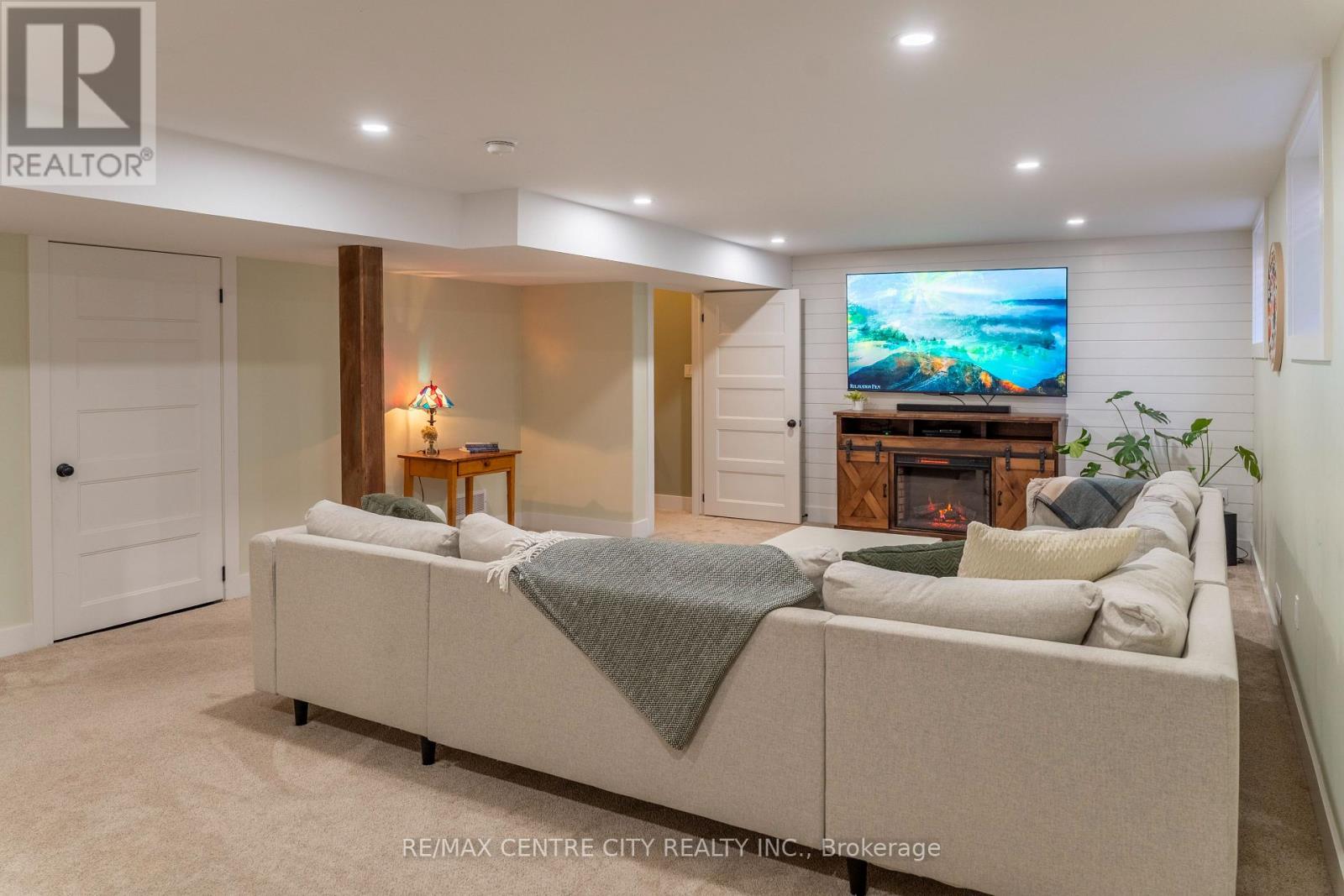 56 Caverhill Crescent, Middlesex Centre, Ontario  N0L 1R0 - Photo 38 - X12498266