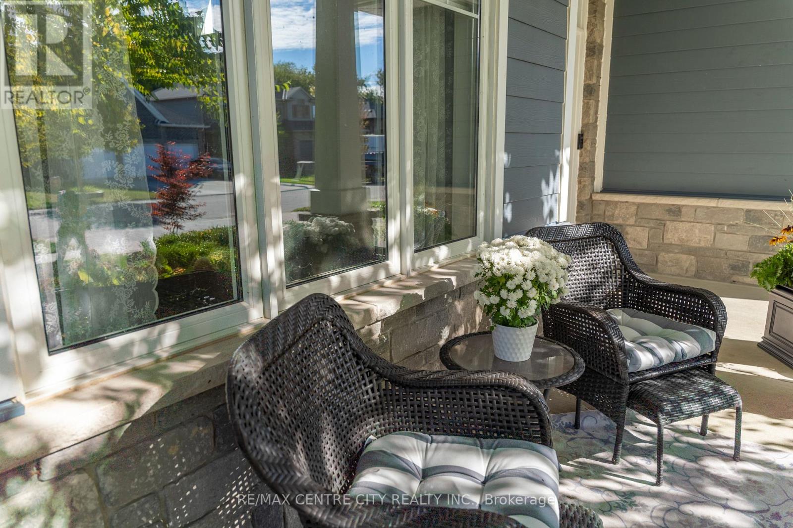 56 Caverhill Crescent, Middlesex Centre, Ontario  N0L 1R0 - Photo 4 - X12498266