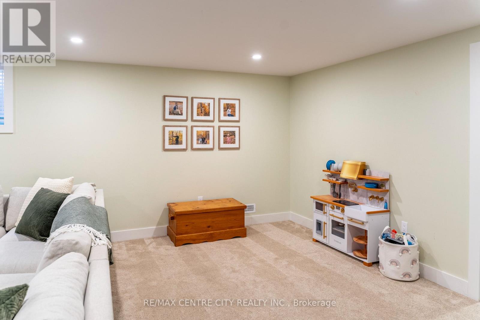 56 Caverhill Crescent, Middlesex Centre, Ontario  N0L 1R0 - Photo 40 - X12498266