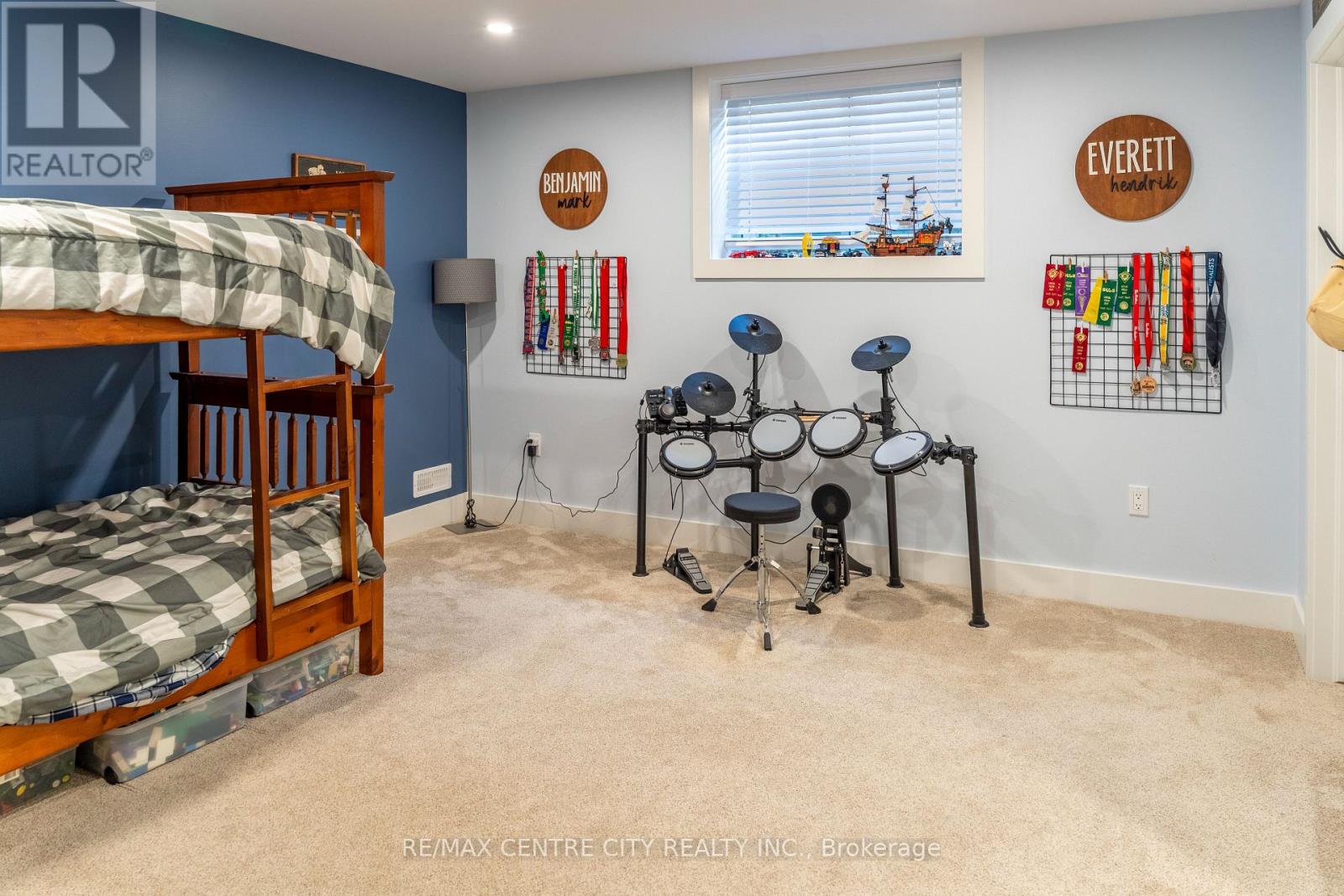 56 Caverhill Crescent, Middlesex Centre, Ontario  N0L 1R0 - Photo 43 - X12498266