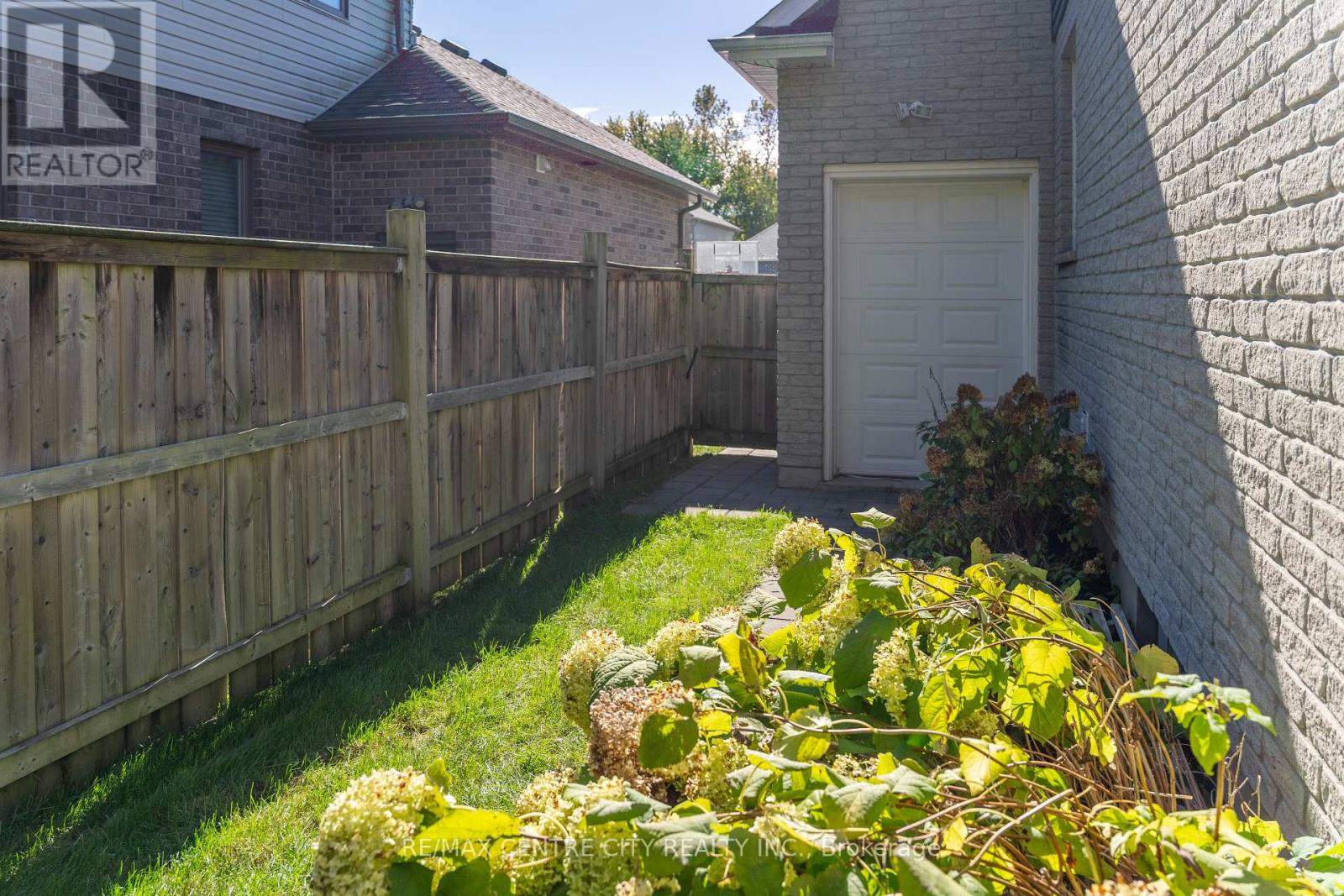 56 Caverhill Crescent, Middlesex Centre, Ontario  N0L 1R0 - Photo 45 - X12498266