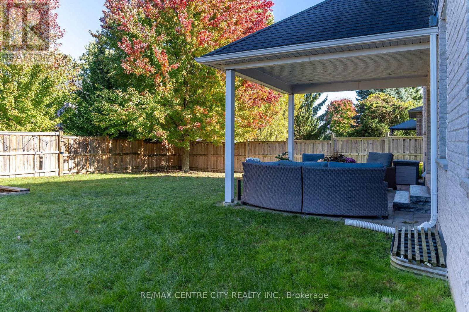 56 Caverhill Crescent, Middlesex Centre, Ontario  N0L 1R0 - Photo 47 - X12498266