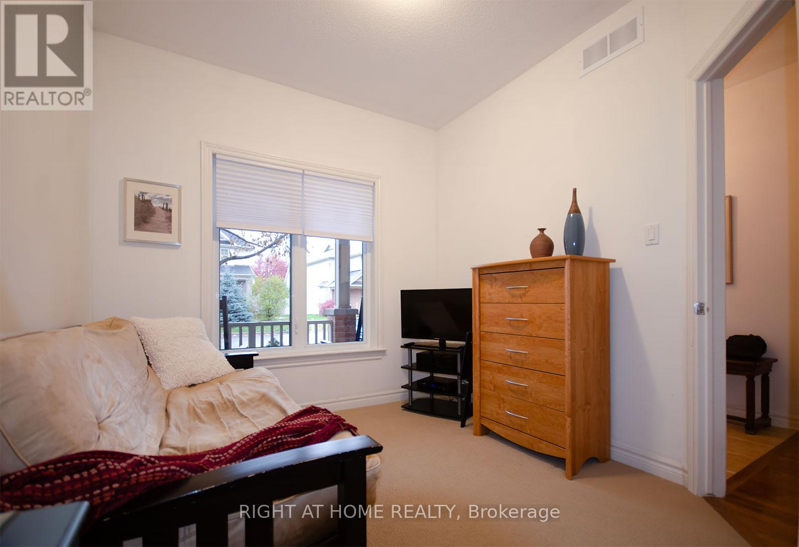 193 Shepody Circle, Ottawa, Ontario  K1T 4H9 - Photo 12 - X12498254