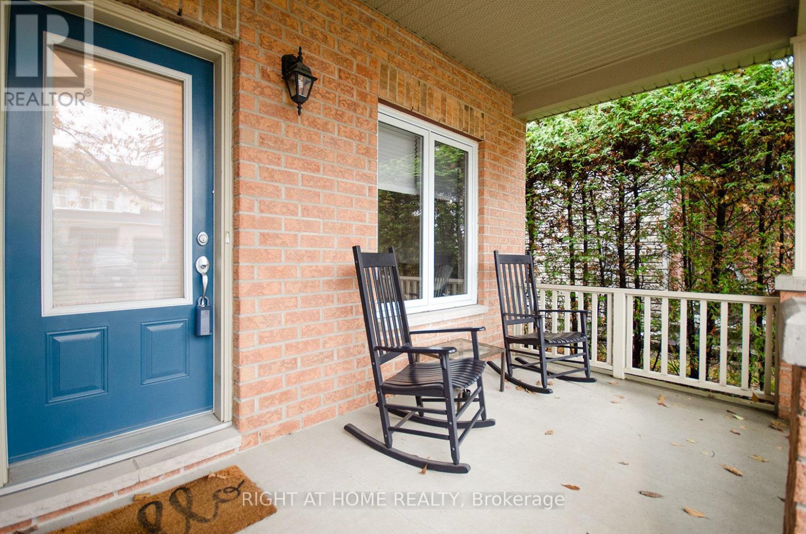 193 Shepody Circle, Ottawa, Ontario  K1T 4H9 - Photo 2 - X12498254