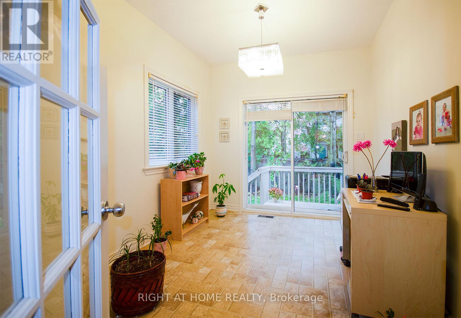 193 Shepody Circle, Ottawa, Ontario  K1T 4H9 - Photo 7 - X12498254