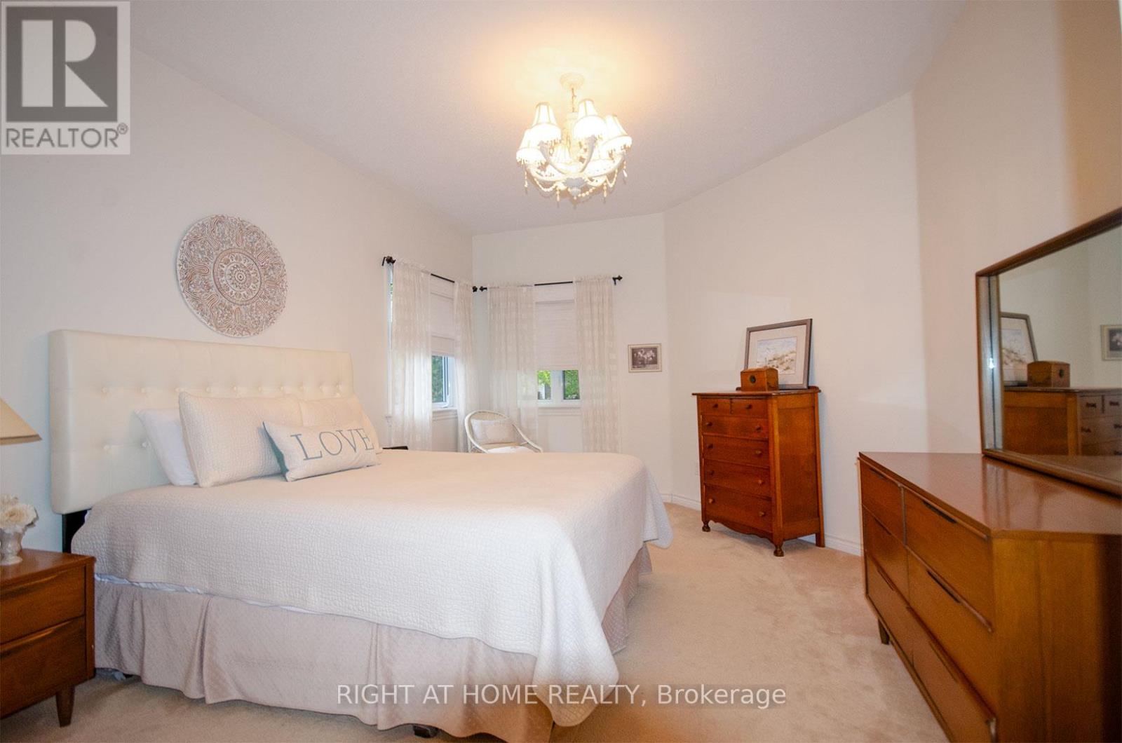 193 Shepody Circle, Ottawa, Ontario  K1T 4H9 - Photo 8 - X12498254