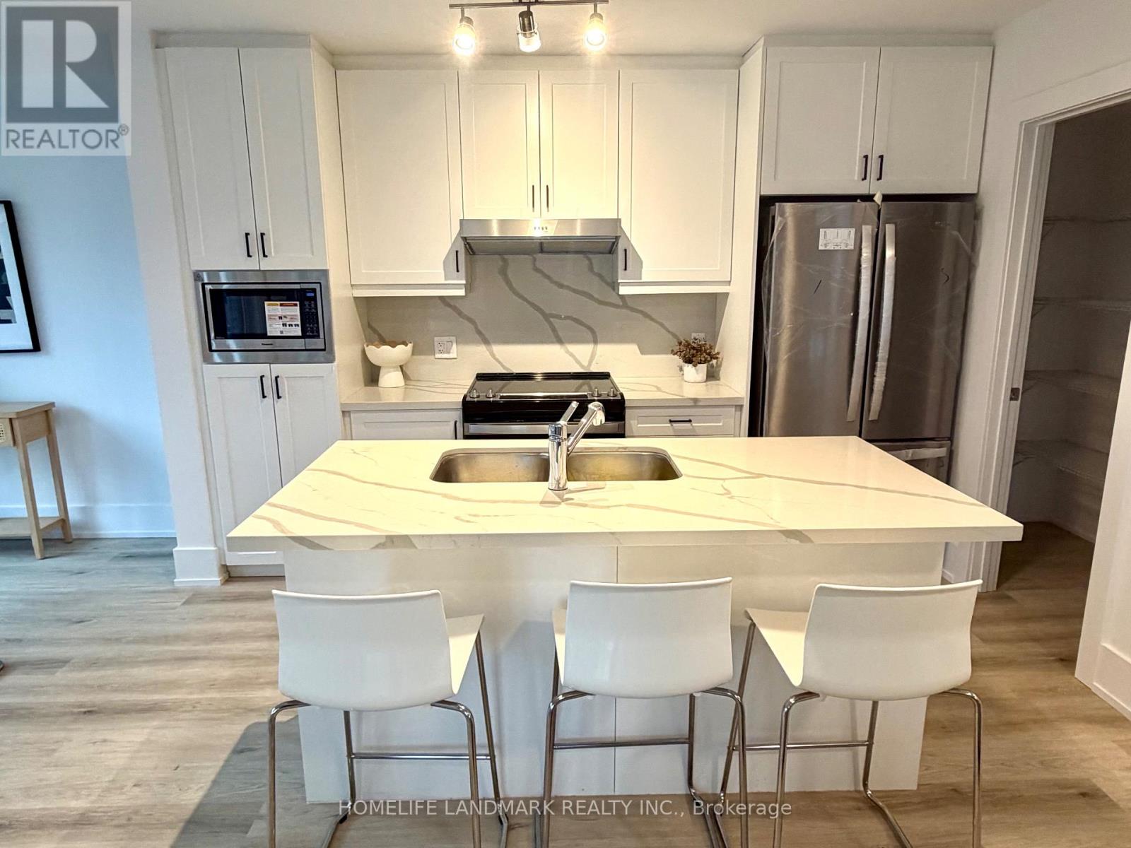 12 Bancroft Lane, Richmond Hill, Ontario  L4E 1M1 - Photo 6 - N12490894