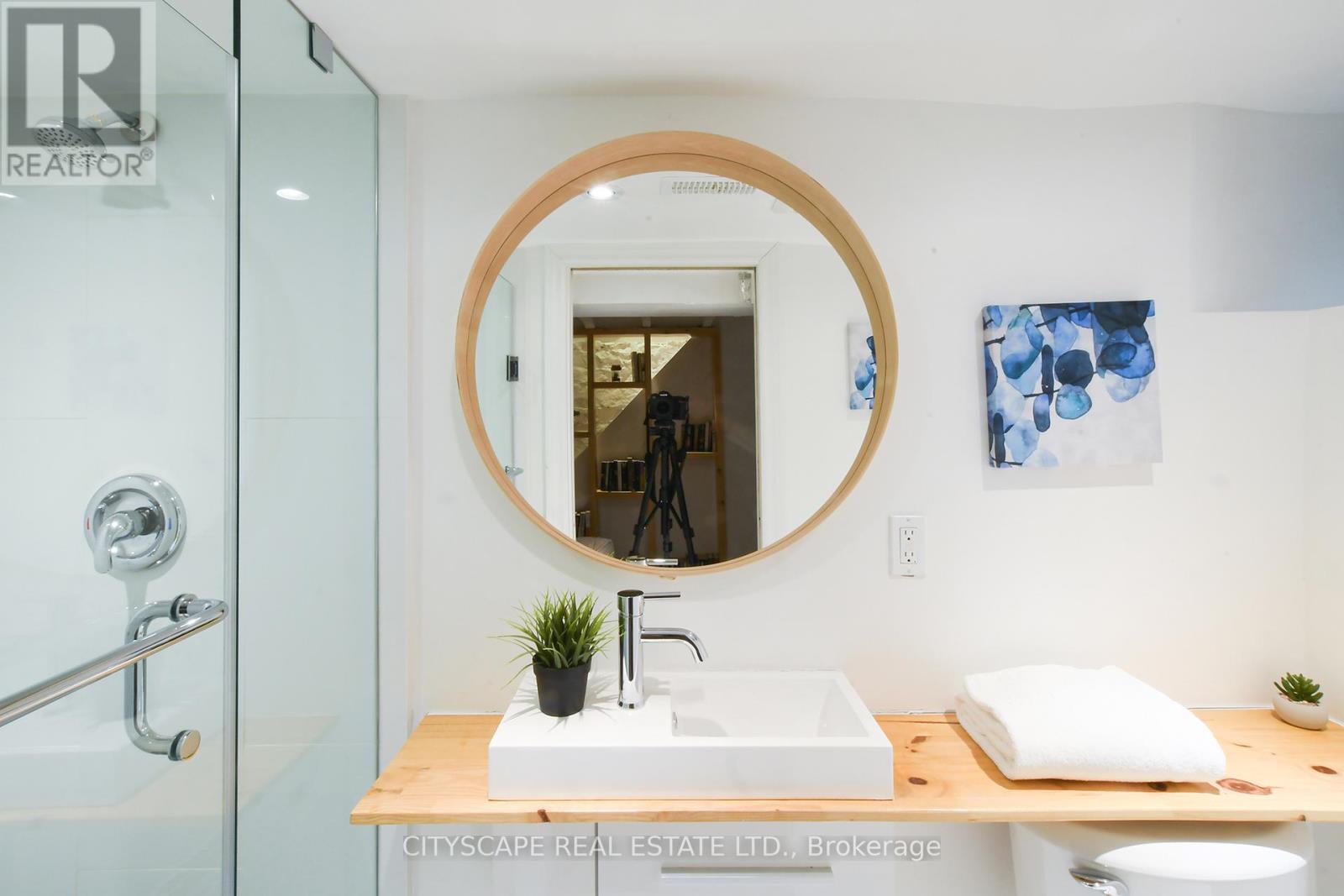 Back Apt - 5 Federal Street, Toronto, Ontario  M6J 3M3 - Photo 14 - C12498256