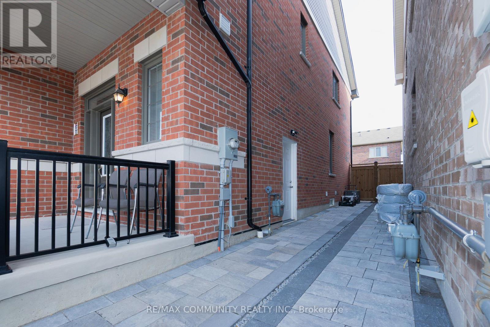 53 Cisco Drive, Whitby, Ontario  L1P 0M2 - Photo 2 - E12498270