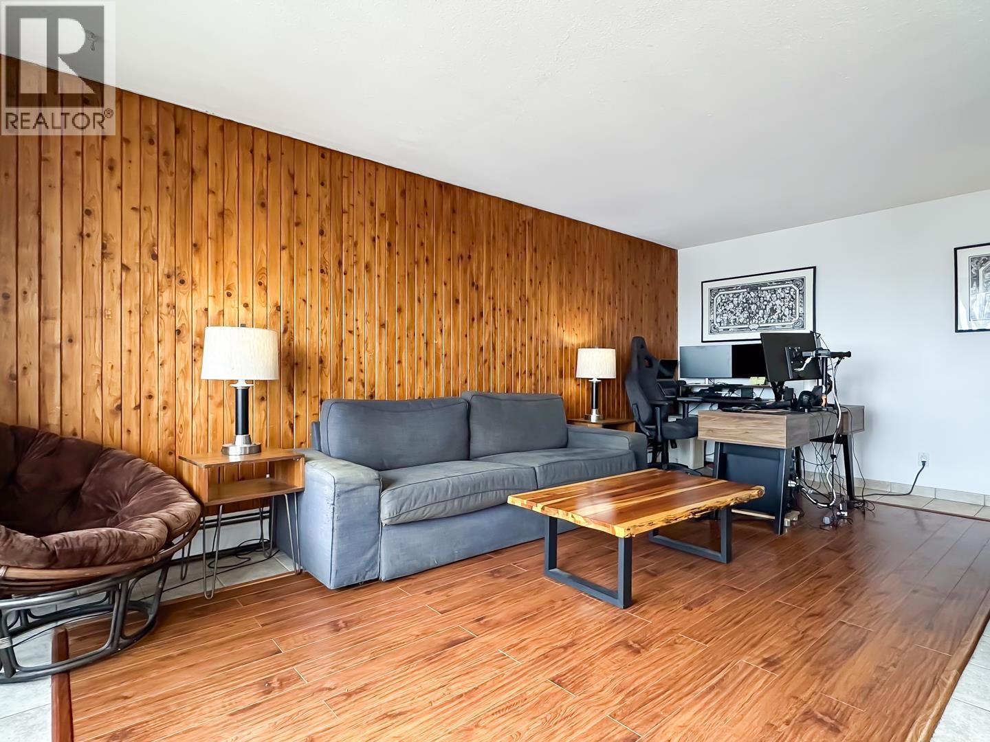 502 320 ROYAL AVENUE, New Westminster, British Columbia