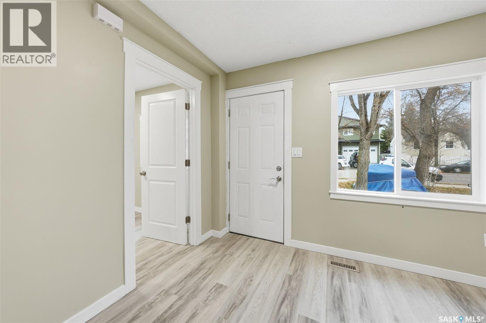 1127 F Avenue N, Saskatoon, Saskatchewan  S7L 1X1 - Photo 3 - SK022110