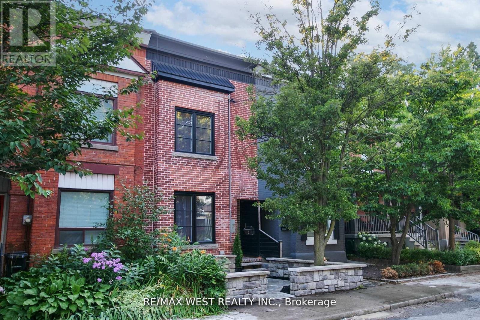 414 CLENDENAN AVENUE, Toronto, Ontario