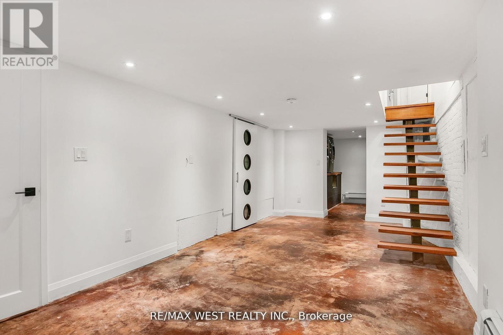 414 Clendenan Avenue, Toronto, Ontario  M6P 2X6 - Photo 16 - W12498260