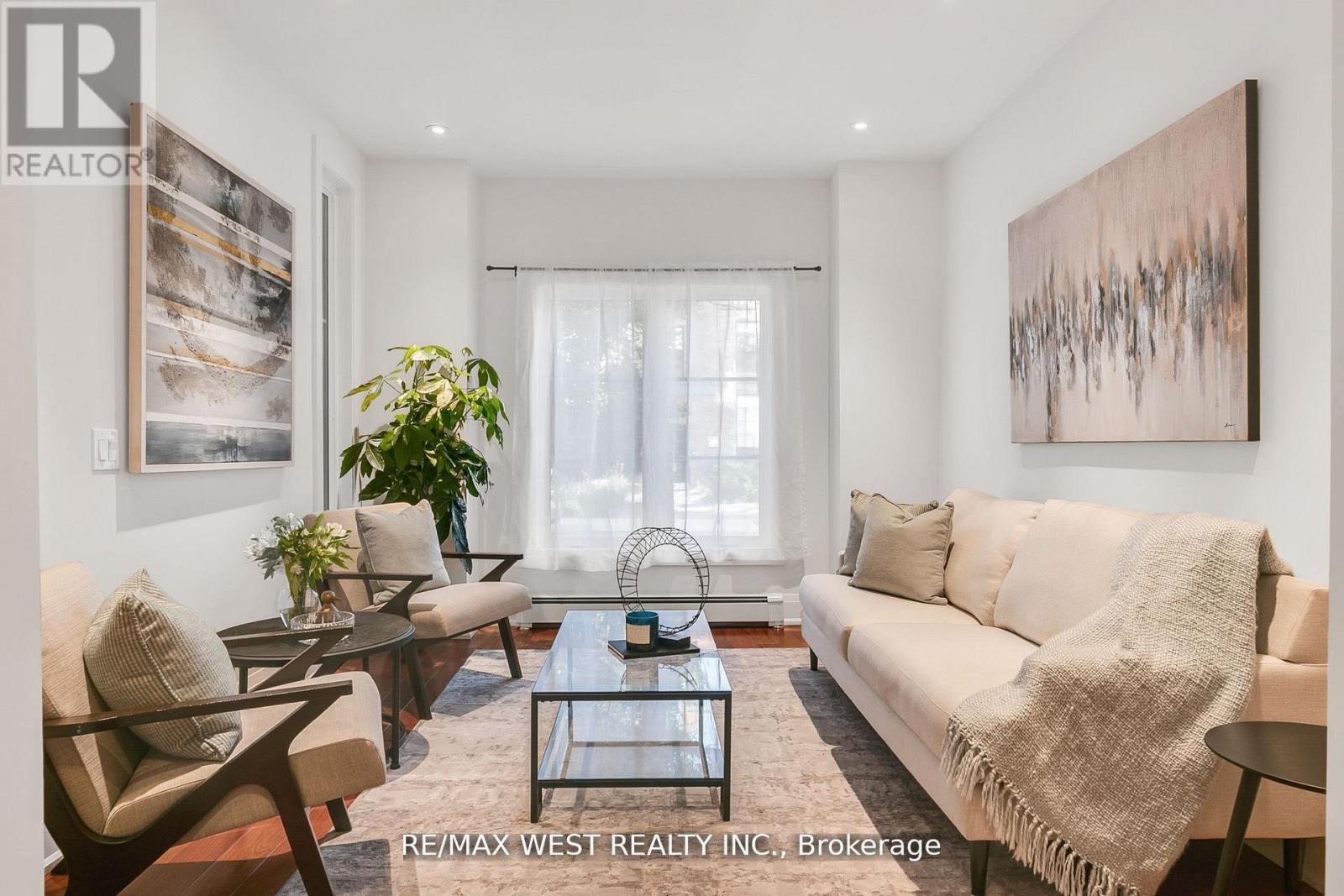 414 Clendenan Avenue, Toronto, Ontario  M6P 2X6 - Photo 4 - W12498260