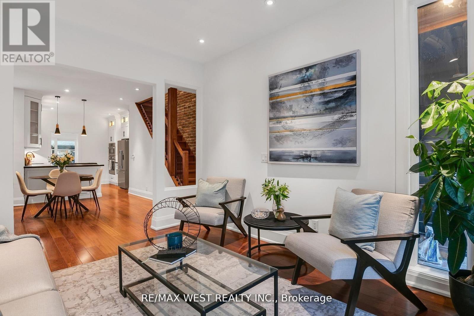 414 Clendenan Avenue, Toronto, Ontario  M6P 2X6 - Photo 5 - W12498260