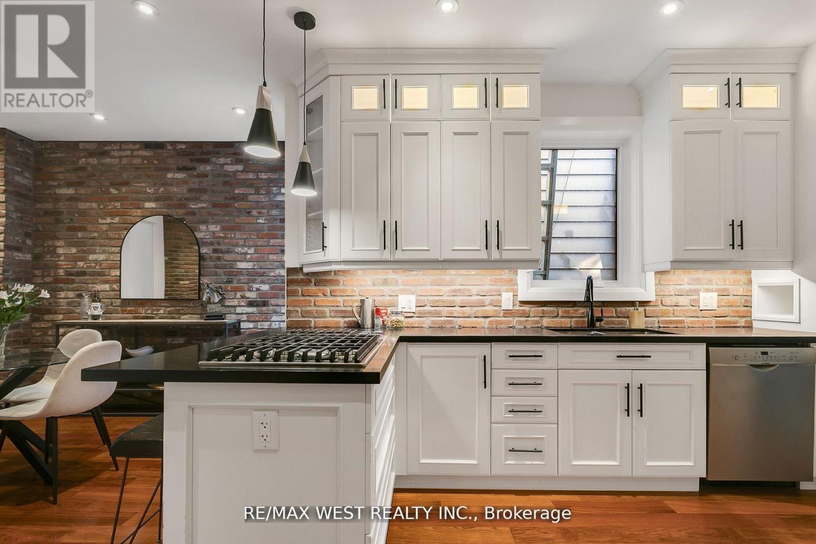 414 Clendenan Avenue, Toronto, Ontario  M6P 2X6 - Photo 7 - W12498260