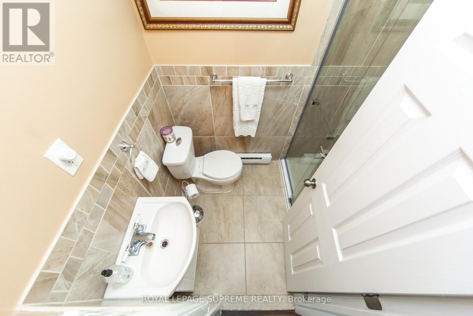 405 Gilbert Avenue, Toronto, Ontario  M6E 4X2 - Photo 21 - W12428895