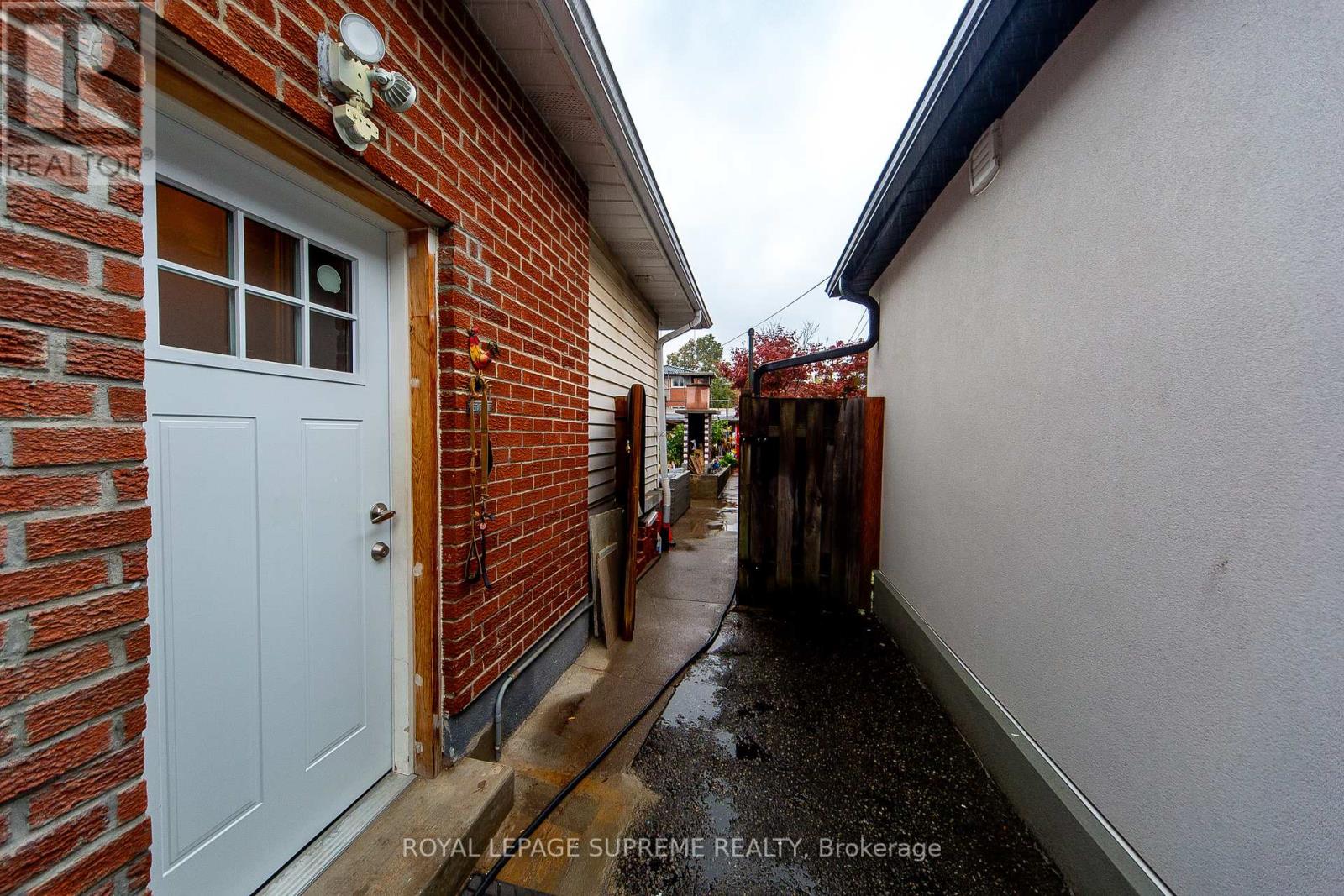 405 Gilbert Avenue, Toronto, Ontario  M6E 4X2 - Photo 37 - W12428895