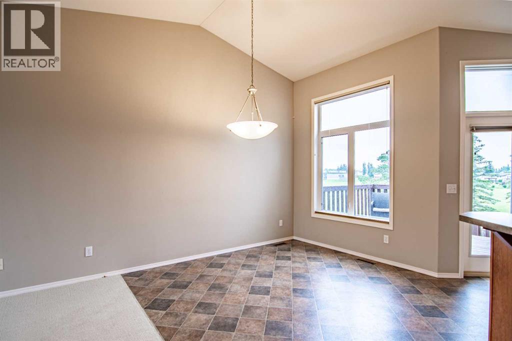 61 Mann Drive, Penhold, Alberta  T0M 1R0 - Photo 20 - A2248337