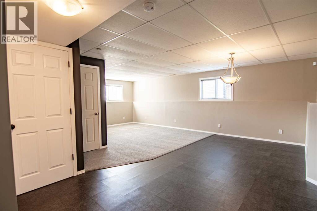 61 Mann Drive, Penhold, Alberta  T0M 1R0 - Photo 36 - A2248337