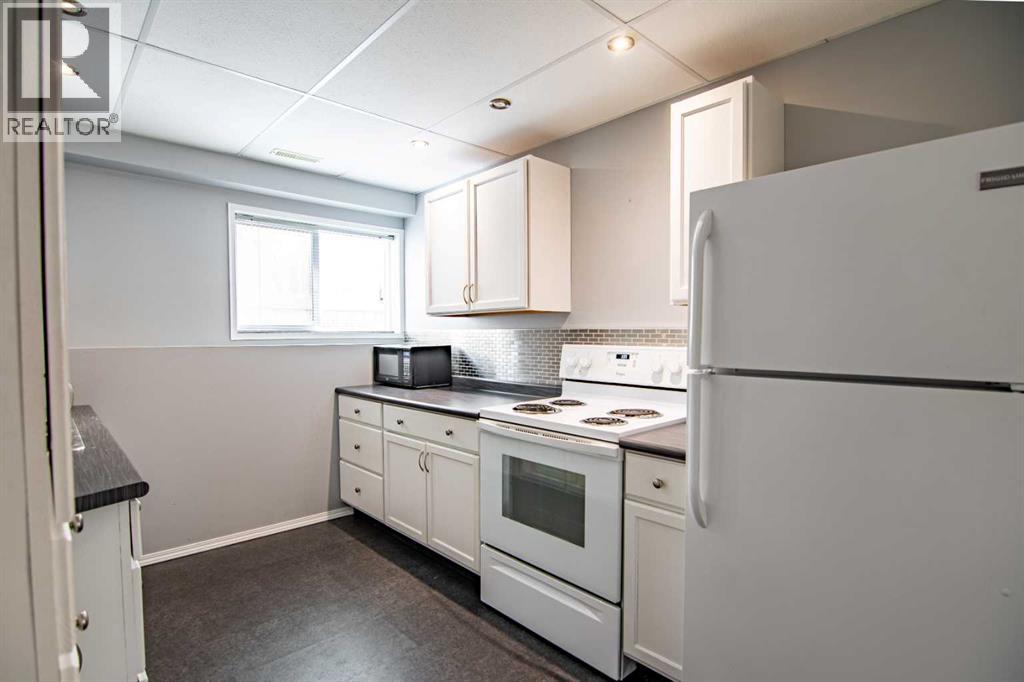 61 Mann Drive, Penhold, Alberta  T0M 1R0 - Photo 42 - A2248337