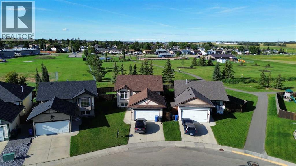 61 Mann Drive, Penhold, Alberta  T0M 1R0 - Photo 4 - A2248337