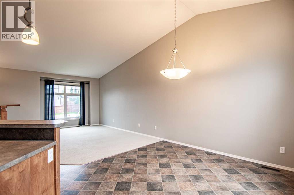 61 Mann Drive, Penhold, Alberta  T0M 1R0 - Photo 23 - A2248337