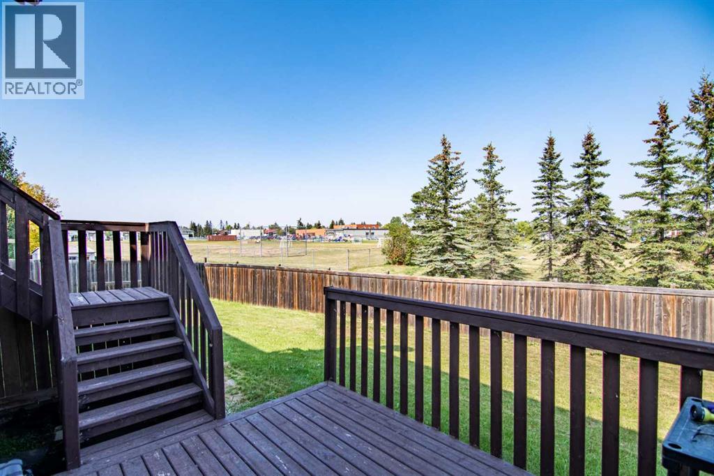61 Mann Drive, Penhold, Alberta  T0M 1R0 - Photo 14 - A2248337