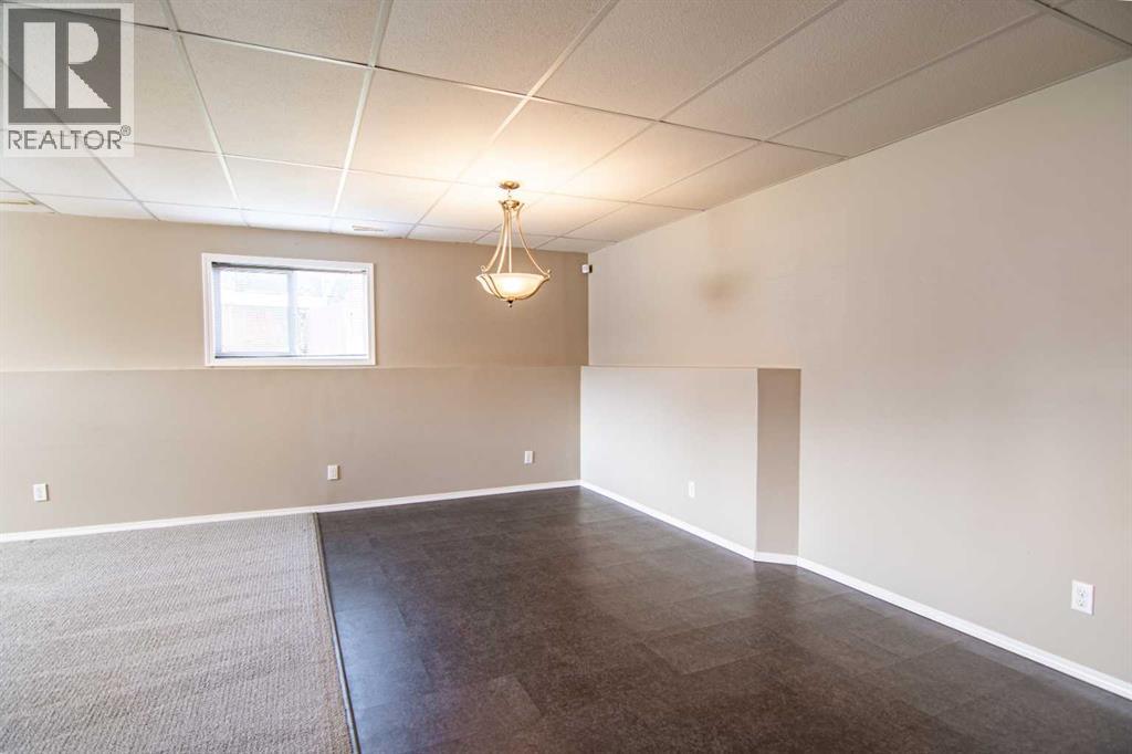 61 Mann Drive, Penhold, Alberta  T0M 1R0 - Photo 37 - A2248337