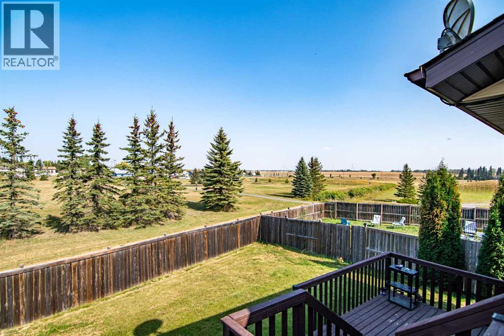 61 Mann Drive, Penhold, Alberta  T0M 1R0 - Photo 12 - A2248337