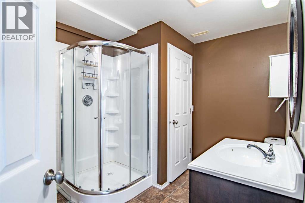 61 Mann Drive, Penhold, Alberta  T0M 1R0 - Photo 44 - A2248337