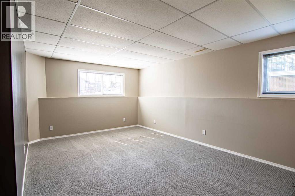 61 Mann Drive, Penhold, Alberta  T0M 1R0 - Photo 39 - A2248337