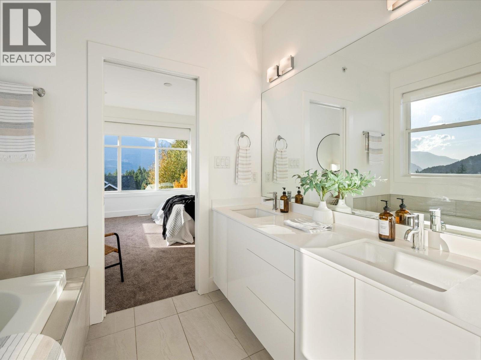 40872 The Crescent, Squamish, British Columbia  V8B 0R9 - Photo 27 - R3063799