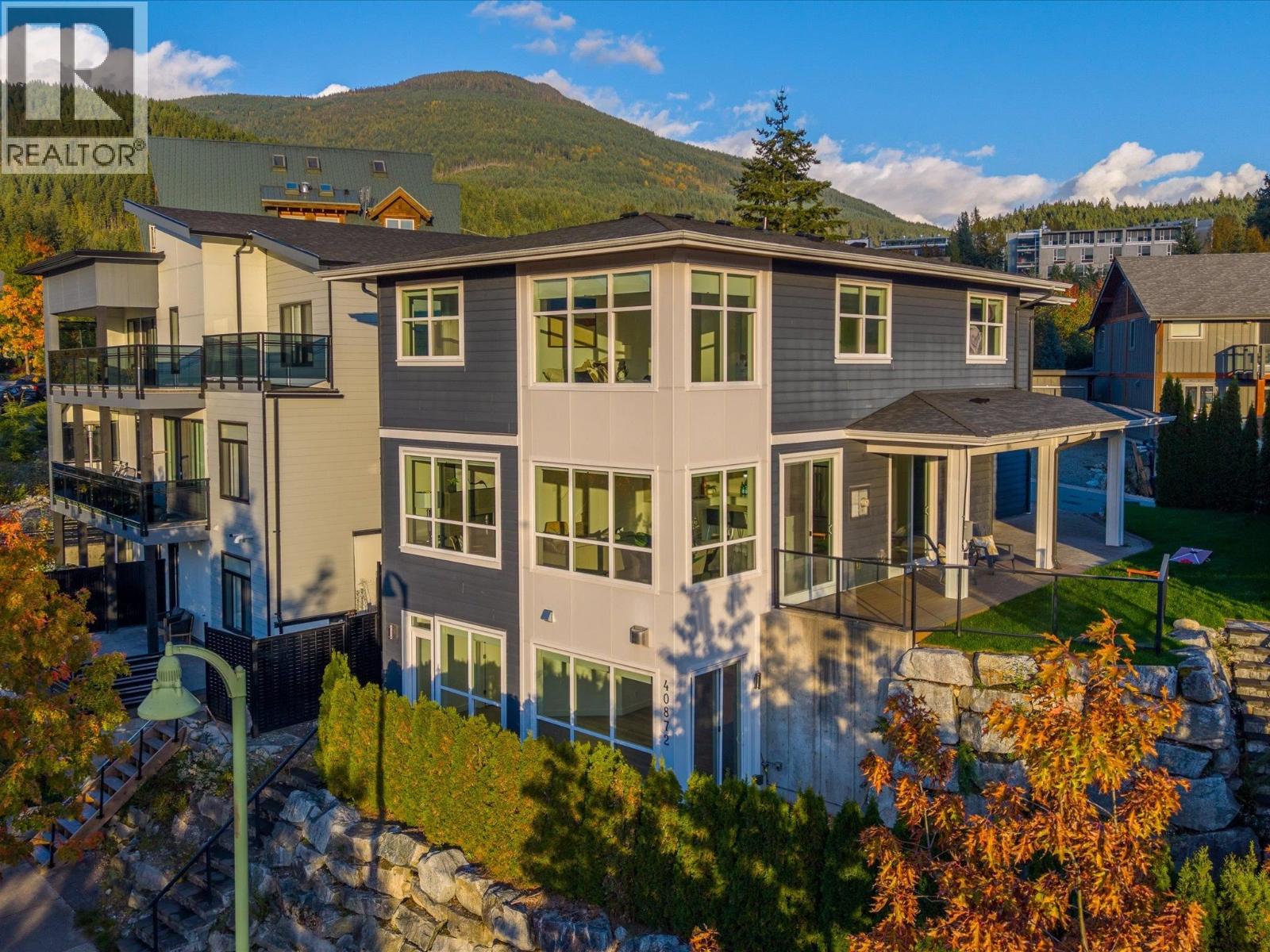 40872 The Crescent, Squamish, British Columbia  V8B 0R9 - Photo 3 - R3063799