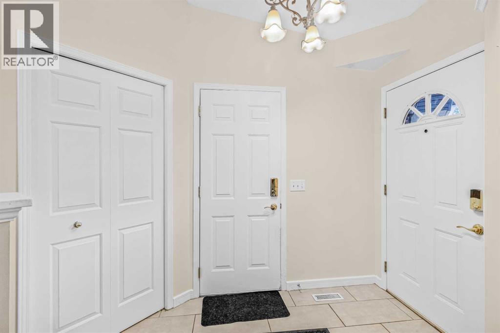 968 Citadel Drive Nw, Calgary, Alberta  T3G 3X4 - Photo 3 - A2267514