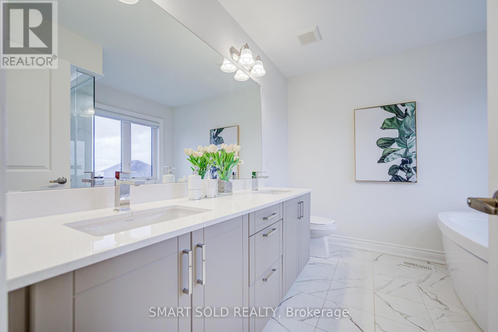 112 Carriage Shop Bend, East Gwillimbury, Ontario  L9N 0Y3 - Photo 16 - N12496808