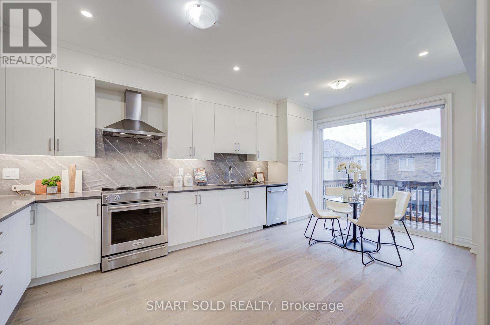 112 Carriage Shop Bend, East Gwillimbury, Ontario  L9N 0Y3 - Photo 36 - N12496808