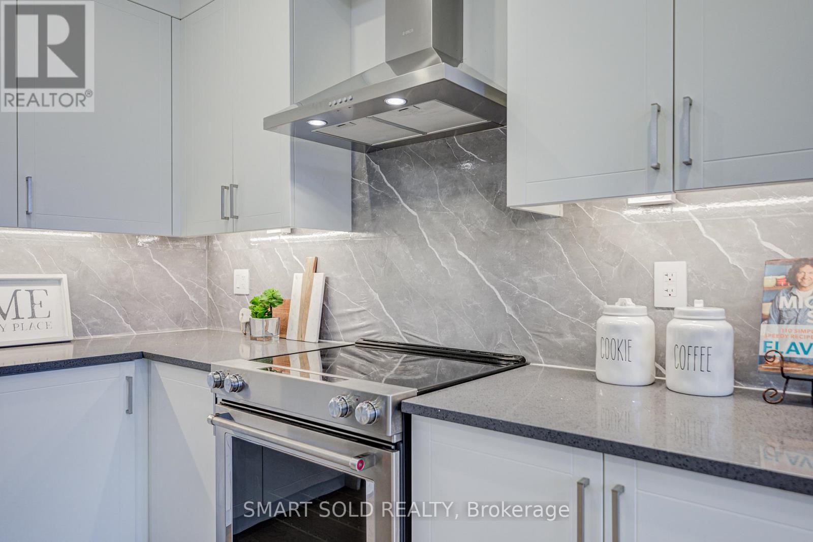 112 Carriage Shop Bend, East Gwillimbury, Ontario  L9N 0Y3 - Photo 9 - N12496808