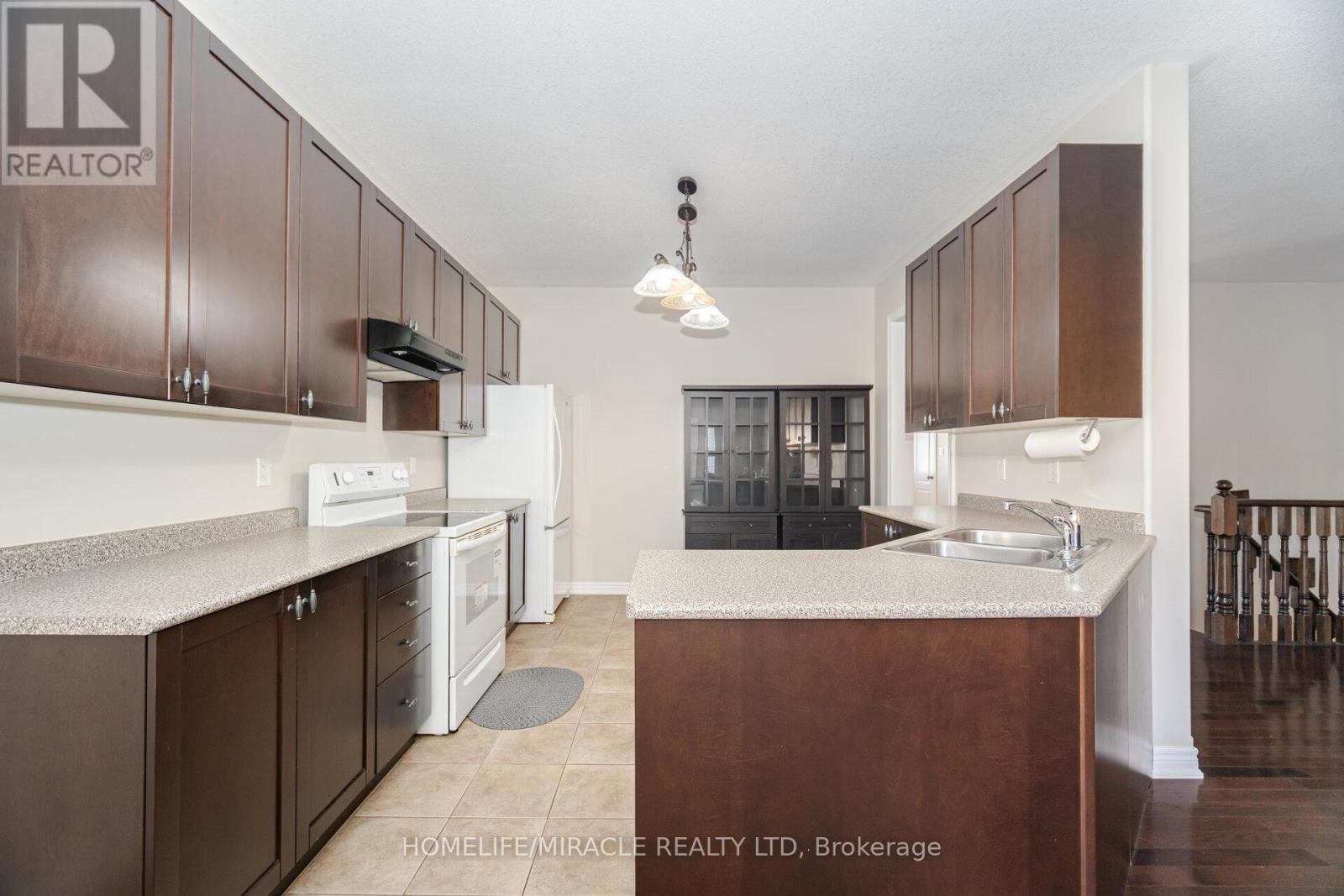 57 Bronze Crescent, Bradford West Gwillimbury (Bradford), Ontario  L3Z 0B1 - Photo 11 - N12498290