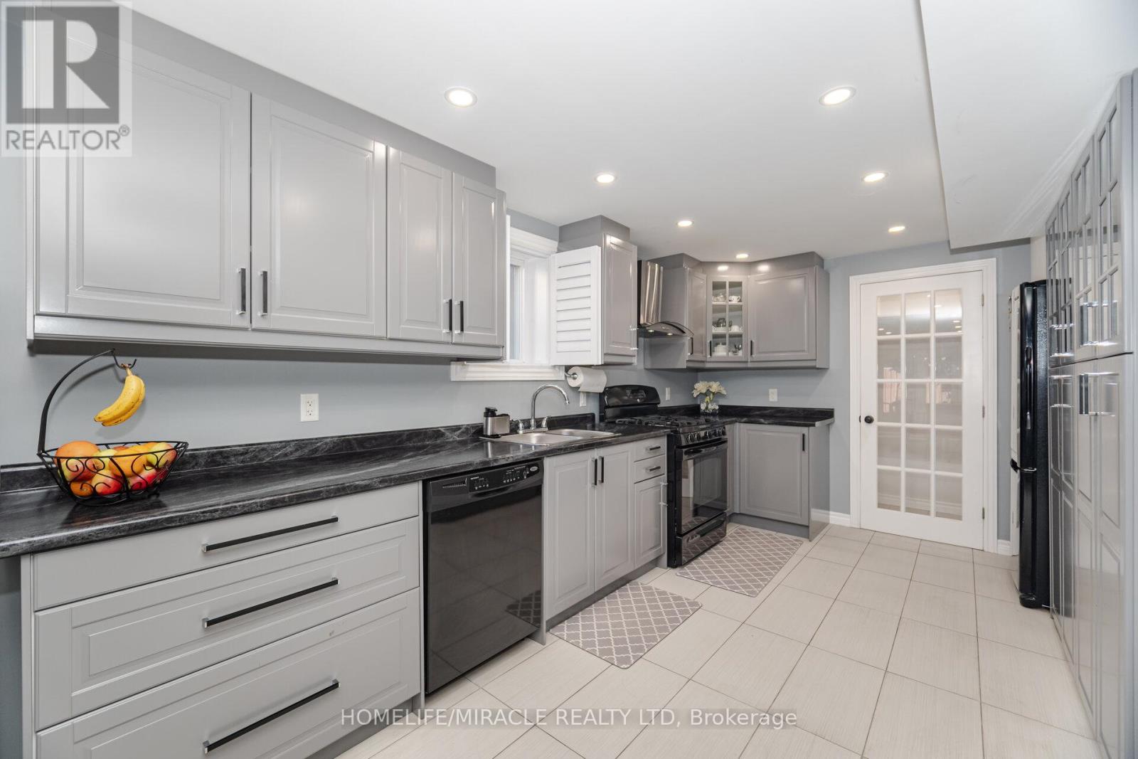 57 Bronze Crescent, Bradford West Gwillimbury (Bradford), Ontario  L3Z 0B1 - Photo 27 - N12498290