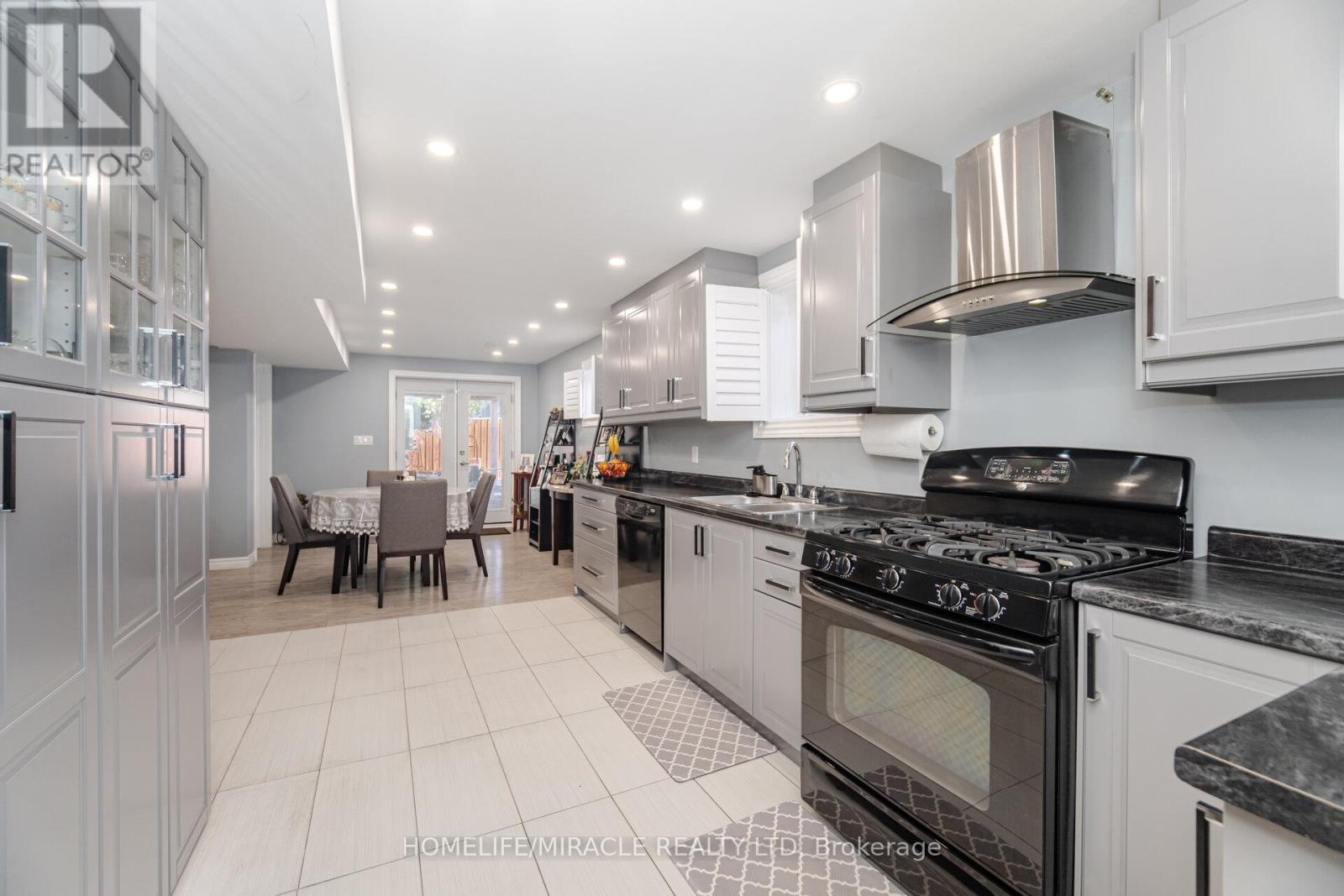 57 Bronze Crescent, Bradford West Gwillimbury (Bradford), Ontario  L3Z 0B1 - Photo 29 - N12498290