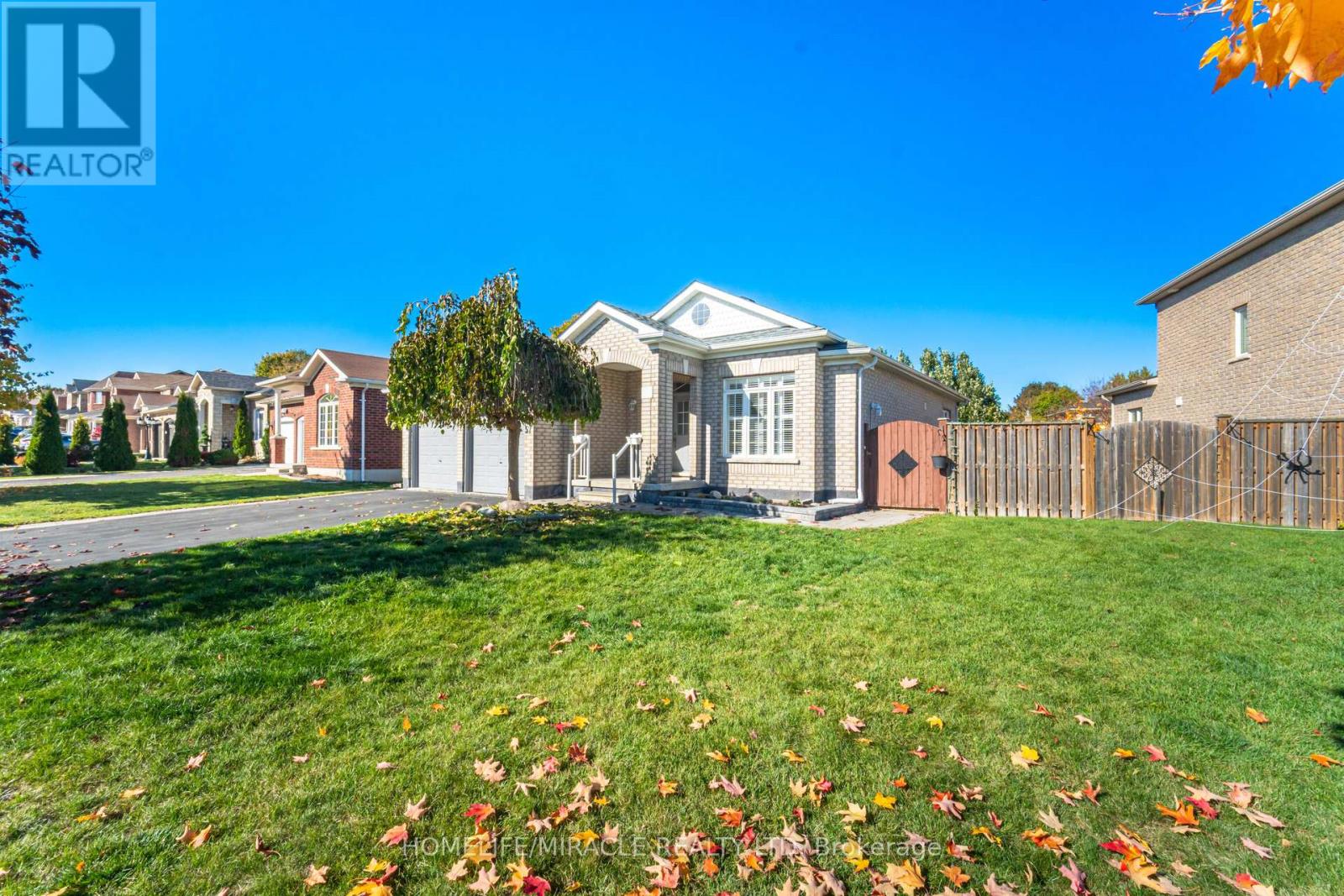 57 Bronze Crescent, Bradford West Gwillimbury (Bradford), Ontario  L3Z 0B1 - Photo 4 - N12498290