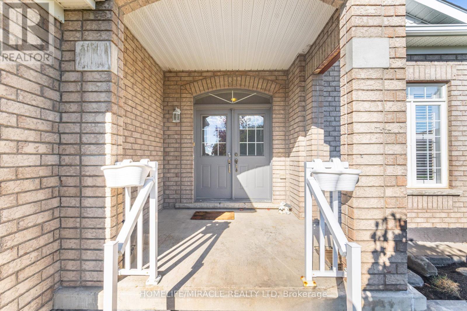 57 Bronze Crescent, Bradford West Gwillimbury (Bradford), Ontario  L3Z 0B1 - Photo 6 - N12498290