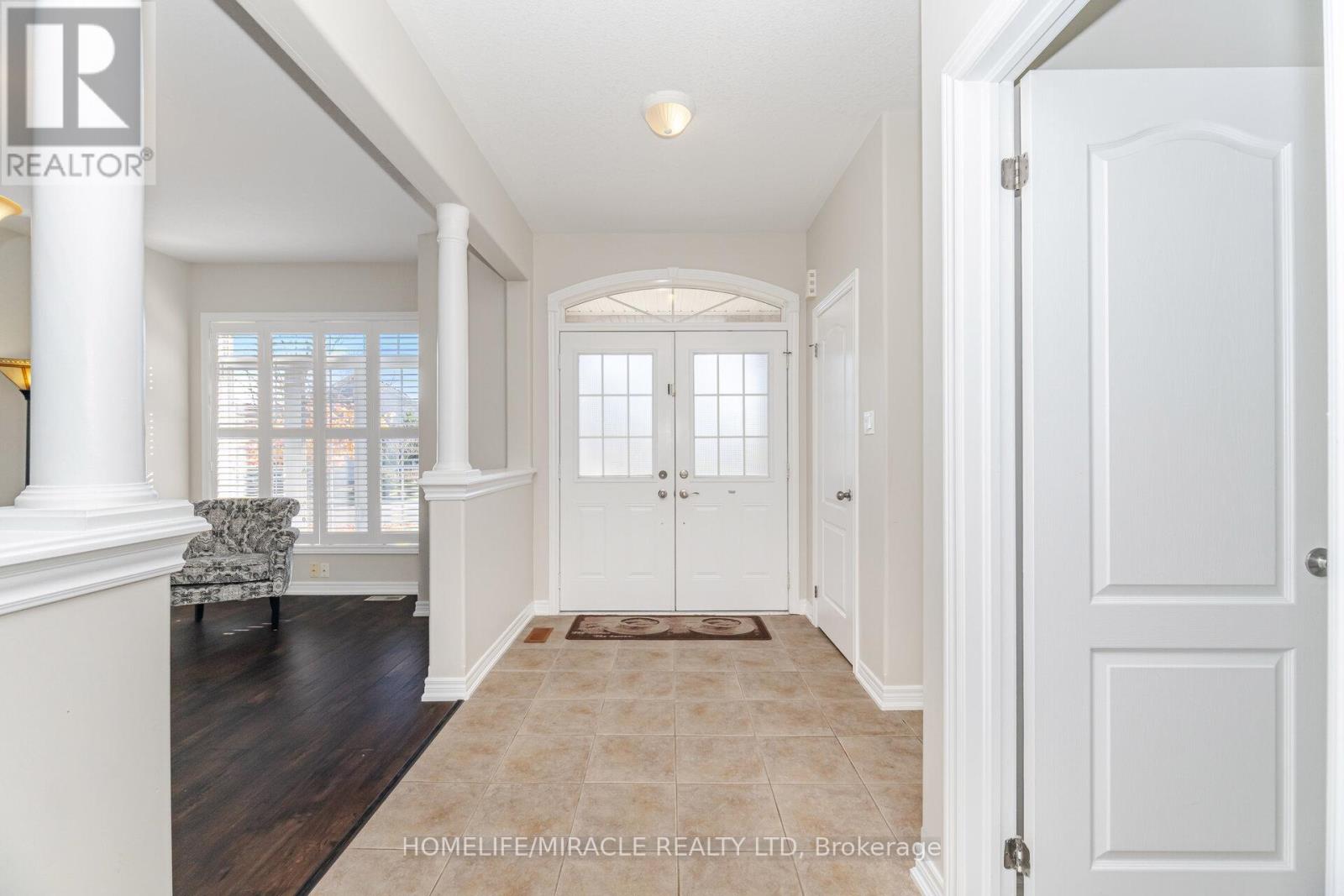 57 Bronze Crescent, Bradford West Gwillimbury (Bradford), Ontario  L3Z 0B1 - Photo 7 - N12498290