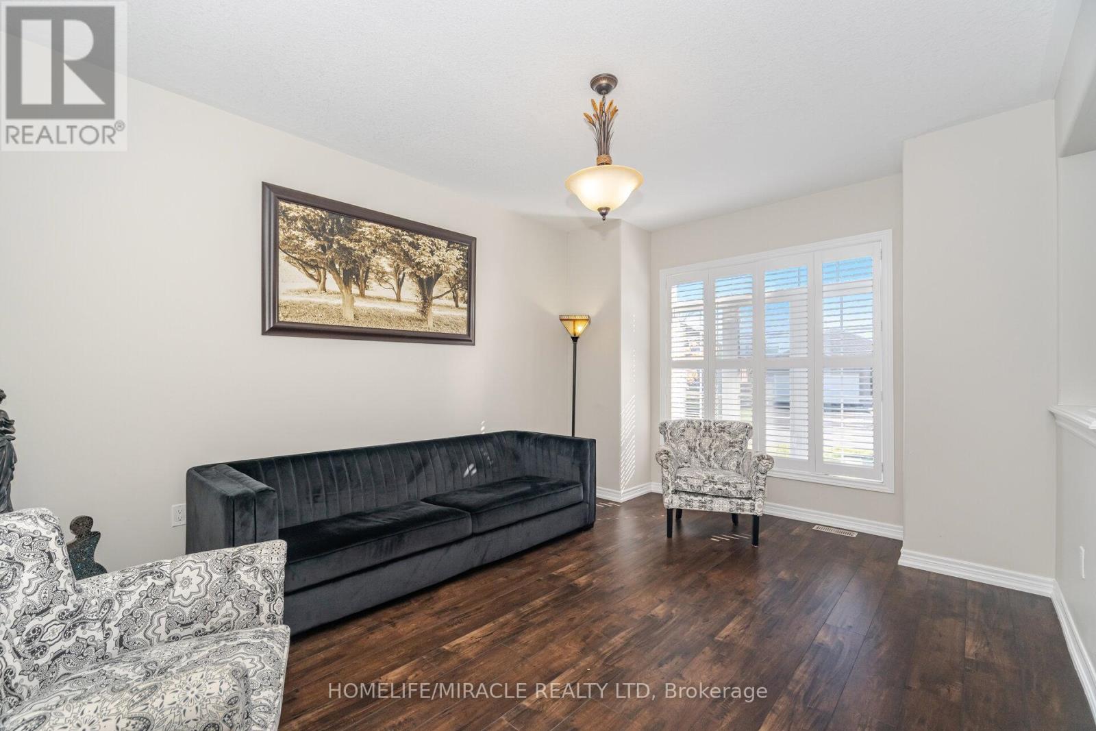 57 Bronze Crescent, Bradford West Gwillimbury (Bradford), Ontario  L3Z 0B1 - Photo 9 - N12498290