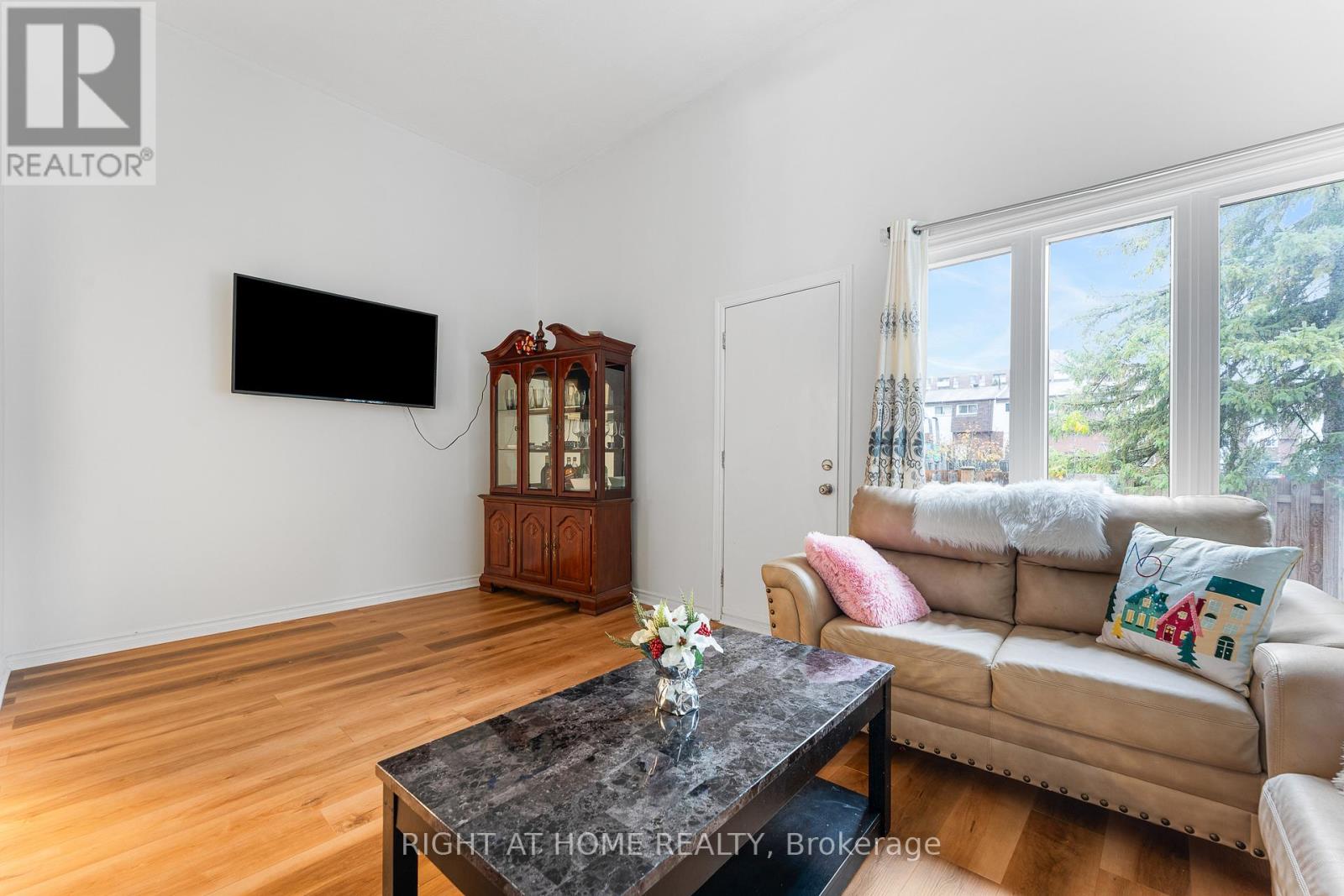 32 - 2296 Orient Park Drive, Ottawa, Ontario  K1B 4N6 - Photo 10 - X12498306