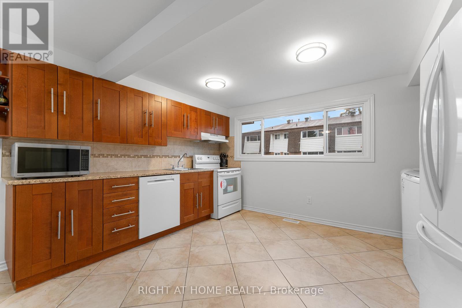 32 - 2296 Orient Park Drive, Ottawa, Ontario  K1B 4N6 - Photo 16 - X12498306