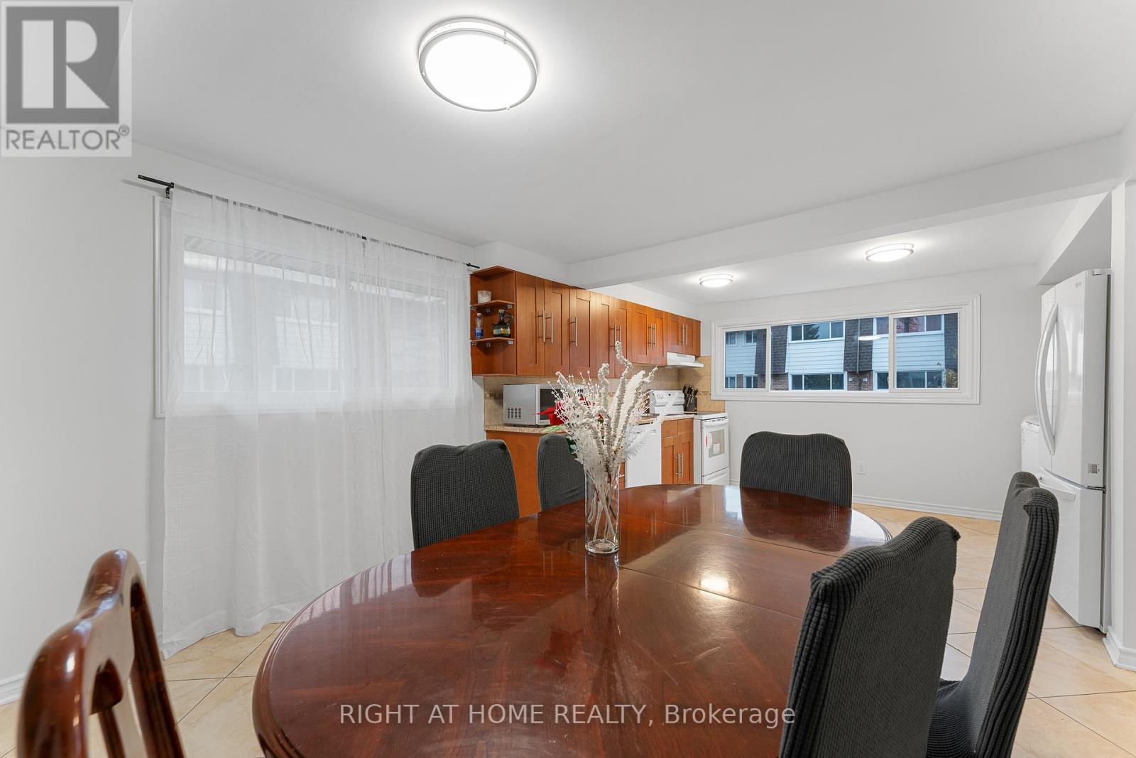 32 - 2296 Orient Park Drive, Ottawa, Ontario  K1B 4N6 - Photo 19 - X12498306