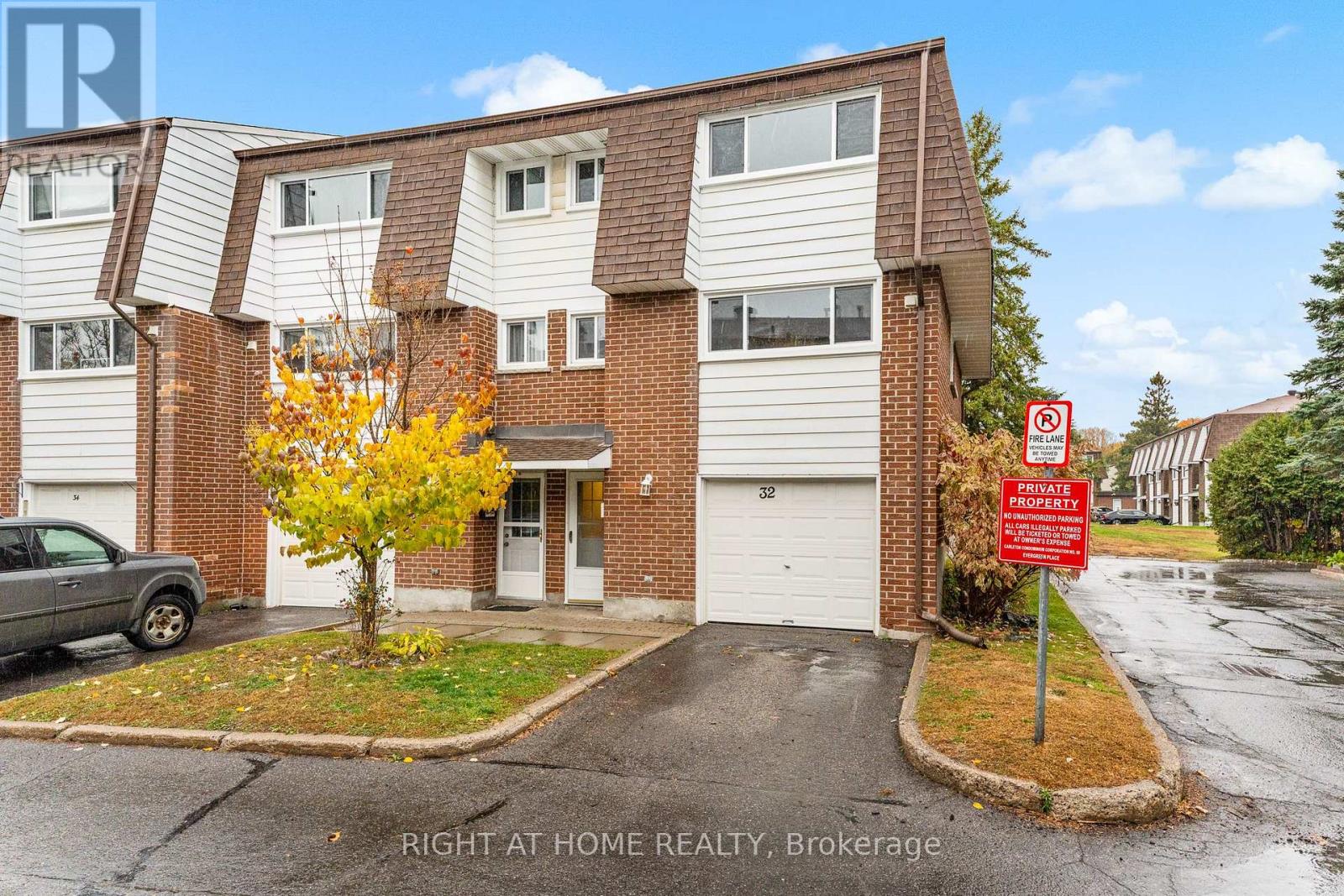 32 - 2296 Orient Park Drive, Ottawa, Ontario  K1B 4N6 - Photo 2 - X12498306